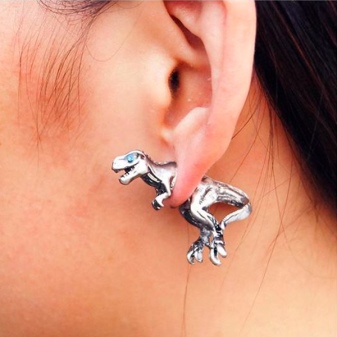 Сережки-біжутерія (68 фото): великі вечірні і великі повсякденні моделі, красиві і модні образи з люстрами