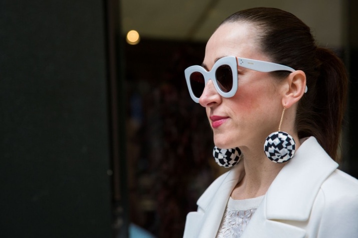 Сережки-біжутерія (68 фото): великі вечірні і великі повсякденні моделі, красиві і модні образи з люстрами