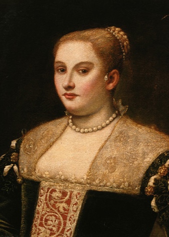 Сережки-біжутерія (68 фото): великі вечірні і великі повсякденні моделі, красиві і модні образи з люстрами