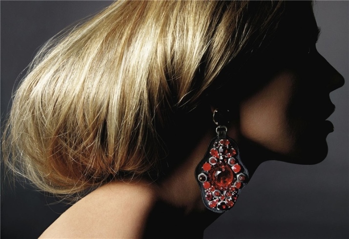 Сережки-біжутерія (68 фото): великі вечірні і великі повсякденні моделі, красиві і модні образи з люстрами