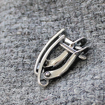 Сережки-біжутерія (68 фото): великі вечірні і великі повсякденні моделі, красиві і модні образи з люстрами