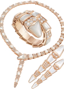 Сережки Bulgari (72 фото): сережки від іменитого бренду – скарб на ваших вухах