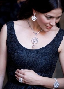 Сережки Bulgari (72 фото): сережки від іменитого бренду – скарб на ваших вухах