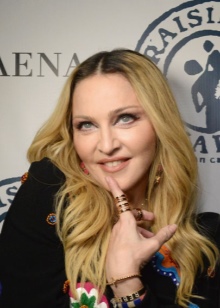 Сережки Bulgari (72 фото): сережки від іменитого бренду – скарб на ваших вухах