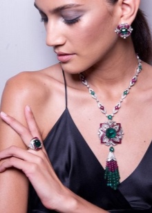 Сережки Bulgari (72 фото): сережки від іменитого бренду – скарб на ваших вухах