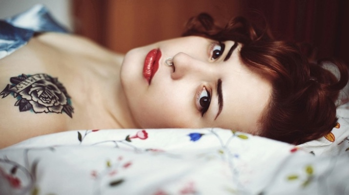 Сережки для пірсингу (94 фото): моделі сережок для вушок, пупка і носа, золоті для мови і губ та інші види