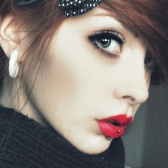 Сережки для пірсингу (94 фото): моделі сережок для вушок, пупка і носа, золоті для мови і губ та інші види