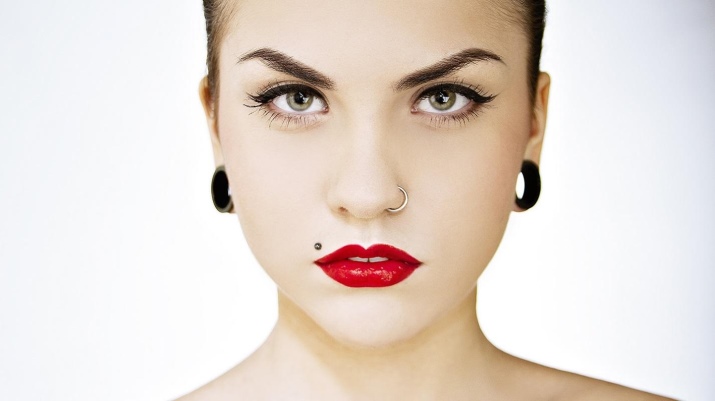 Сережки для пірсингу (94 фото): моделі сережок для вушок, пупка і носа, золоті для мови і губ та інші види