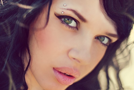 Сережки для пірсингу (94 фото): моделі сережок для вушок, пупка і носа, золоті для мови і губ та інші види