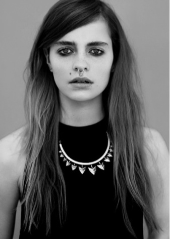 Сережки для пірсингу (94 фото): моделі сережок для вушок, пупка і носа, золоті для мови і губ та інші види