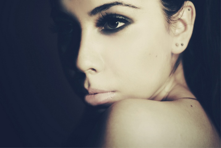 Сережки для пірсингу (94 фото): моделі сережок для вушок, пупка і носа, золоті для мови і губ та інші види