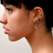 Сережки кафи (87 фото): як носити моделі на всі вухо із золота і срібла, як вони називаються і що це таке, види та відгуки