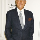 Сережки Oscar de la Renta (71 фото): моделі з бісеру та кришталю від модного будинку Оскар де ла Рента