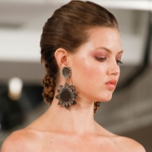 Сережки Oscar de la Renta (71 фото): моделі з бісеру та кришталю від модного будинку Оскар де ла Рента