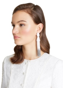 Сережки Oscar de la Renta (71 фото): моделі з бісеру та кришталю від модного будинку Оскар де ла Рента