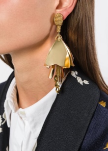 Сережки Oscar de la Renta (71 фото): моделі з бісеру та кришталю від модного будинку Оскар де ла Рента