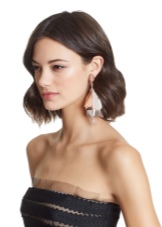 Сережки Oscar de la Renta (71 фото): моделі з бісеру та кришталю від модного будинку Оскар де ла Рента