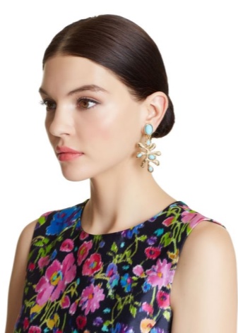 Сережки Oscar de la Renta (71 фото): моделі з бісеру та кришталю від модного будинку Оскар де ла Рента