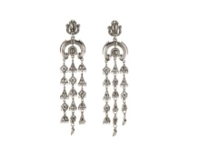 Сережки Oscar de la Renta (71 фото): моделі з бісеру та кришталю від модного будинку Оскар де ла Рента