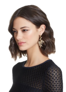 Сережки Oscar de la Renta (71 фото): моделі з бісеру та кришталю від модного будинку Оскар де ла Рента