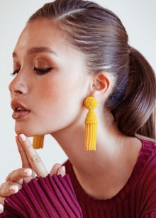 Сережки Oscar de la Renta (71 фото): моделі з бісеру та кришталю від модного будинку Оскар де ла Рента