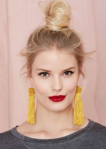 Сережки Oscar de la Renta (71 фото): моделі з бісеру та кришталю від модного будинку Оскар де ла Рента