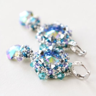 Сережки з кристалами Swarovski (65 фото): золоті і срібні сережки з камінням