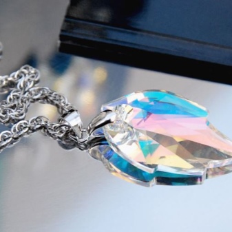 Сережки з кристалами Swarovski (65 фото): золоті і срібні сережки з камінням