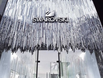Сережки з кристалами Swarovski (65 фото): золоті і срібні сережки з камінням