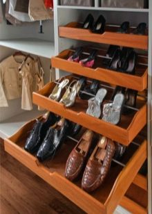 Шафи для взуття в передпокій (61 фото): вузькі і широкі взуттєві шафи, шафи з асиметричними дверима, високі кутові обувниці і інші варіанти