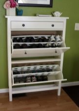 Шафи для взуття в передпокій (61 фото): вузькі і широкі взуттєві шафи, шафи з асиметричними дверима, високі кутові обувниці і інші варіанти