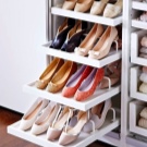 Шафи для взуття в передпокій (61 фото): вузькі і широкі взуттєві шафи, шафи з асиметричними дверима, високі кутові обувниці і інші варіанти