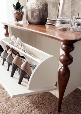 Шафи для взуття в передпокій (61 фото): вузькі і широкі взуттєві шафи, шафи з асиметричними дверима, високі кутові обувниці і інші варіанти