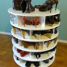 Шафи для взуття в передпокій (61 фото): вузькі і широкі взуттєві шафи, шафи з асиметричними дверима, високі кутові обувниці і інші варіанти