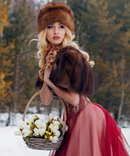 Шапка-кубанка (70 фото): моделі з чорнобурки, песця, каракулю, соболі і лисиці, з чим носити кубаночку жінкам
