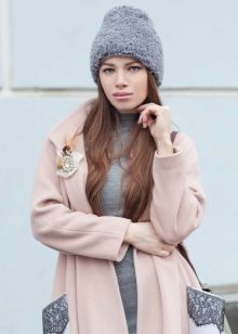 Шапка під пальто (66 фото): яку шапку носити з пальто, яка модель підходить під класичне пальто, яку підібрати до синього