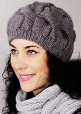Шапка з косами (78 фото): з градієнтом, з відворотом, з товстої пряжі, з вушками