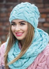Шапка з косами (78 фото): з градієнтом, з відворотом, з товстої пряжі, з вушками