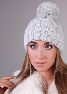 Шапка з косами (78 фото): з градієнтом, з відворотом, з товстої пряжі, з вушками