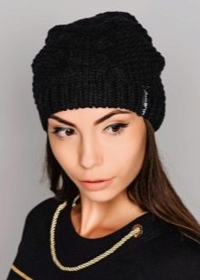 Шапка з косами (78 фото): з градієнтом, з відворотом, з товстої пряжі, з вушками