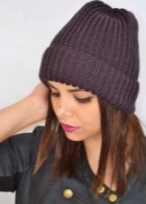 Шапка з відворотом (67 фото): модель зефирка, з англійської гумкою з двома вилогами, з великим широким коміром