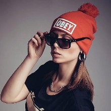 Шапка з відворотом (67 фото): модель зефирка, з англійської гумкою з двома вилогами, з великим широким коміром