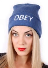 Шапка з відворотом (67 фото): модель зефирка, з англійської гумкою з двома вилогами, з великим широким коміром