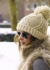 Шапка з відворотом (67 фото): модель зефирка, з англійської гумкою з двома вилогами, з великим широким коміром