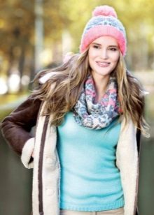 Шапка з відворотом (67 фото): модель зефирка, з англійської гумкою з двома вилогами, з великим широким коміром