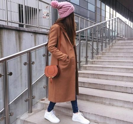 Шапка з відворотом (67 фото): модель зефирка, з англійської гумкою з двома вилогами, з великим широким коміром