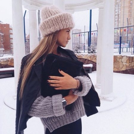 Шапка з відворотом (67 фото): модель зефирка, з англійської гумкою з двома вилогами, з великим широким коміром