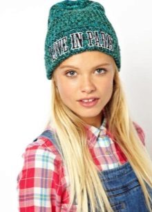 Шапка з відворотом (67 фото): модель зефирка, з англійської гумкою з двома вилогами, з великим широким коміром