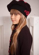 Шапки для дівчаток-підлітків 2020 (68 фото): модні зимові та осінні підліткові моделі хутряні, з помпоном і з вушками