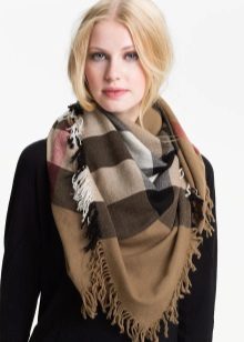 Шарф Барбері (52 фото): оригінальні моделі від Burberry, в клітку, як їх зав’язати, як відрізнити від підробки кашеміровий шарф